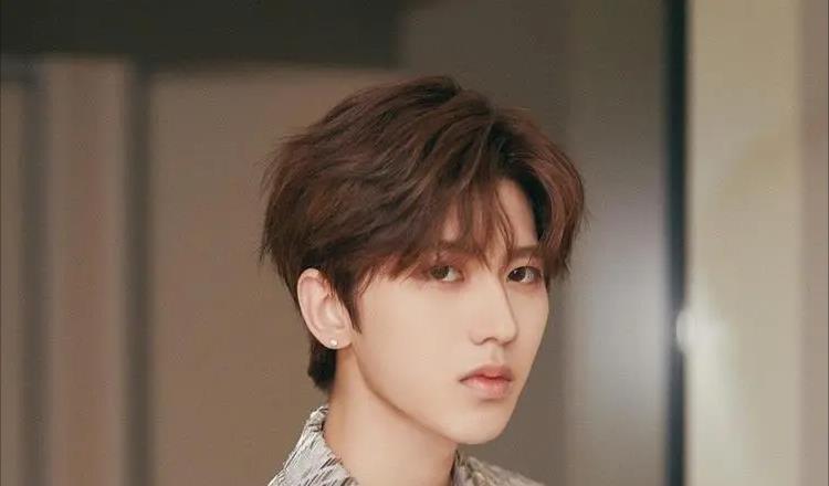 娱乐圈潜规则 内幕曝光 娱乐圈黑暗面_娱乐圈男星被潜图片