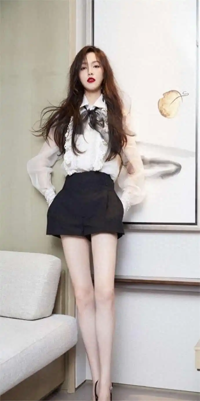 身材矮小，但拥有这黄金比例的身材，这几位女星照样美得不可一世