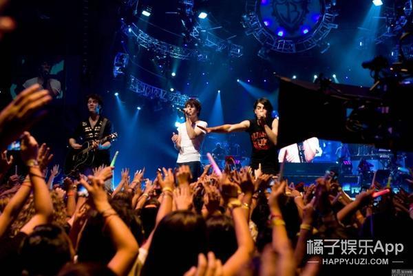 艺人助理招聘要求_明星助理工作内容_女明星骑助理