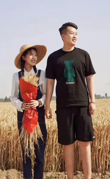 网红麦小登生日直播带货，频繁利用重要时刻割韭菜，遭粉丝反感！